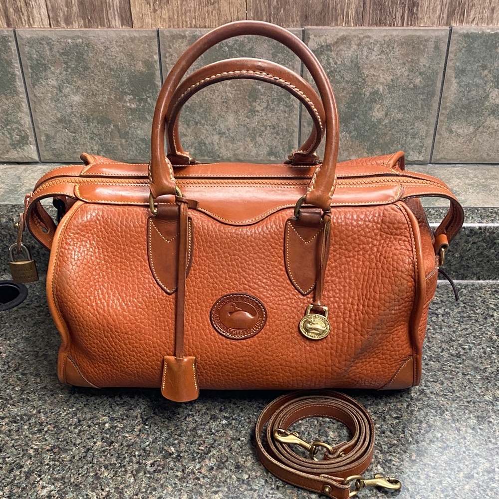 Dooney & Bourke AWL British Tan Gladstone, lock, keys, hangtag, strap USA 🇺🇸